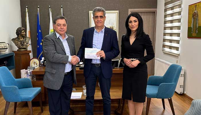Η Windstorm παρέδωσε επιταγή 15.000€ στον Δήμο Αραδίππου για ...