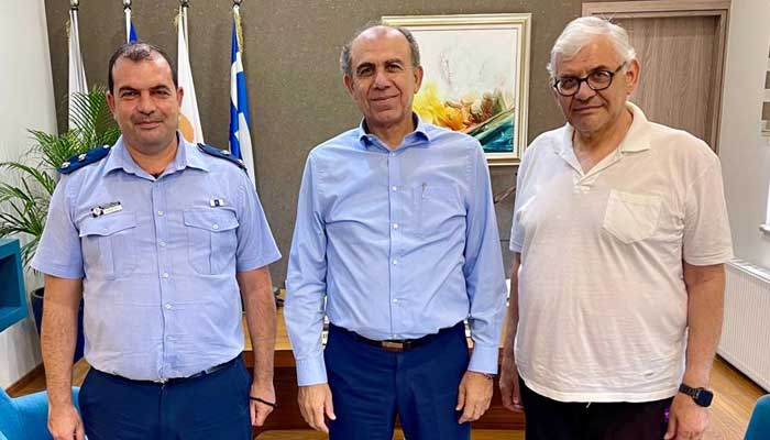 Συνάντηση Δημάρχου με τον νέο Υπαστυνόμο Αραδίππου